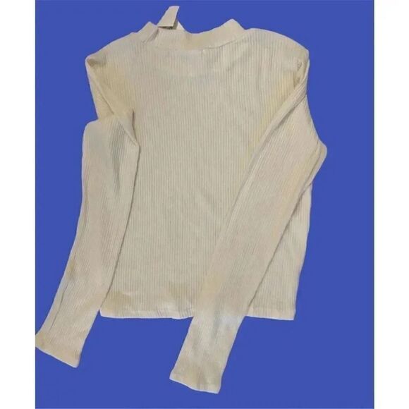 Heart Hips Long Sleeve Cropped Sweater - Picture 2 of 6